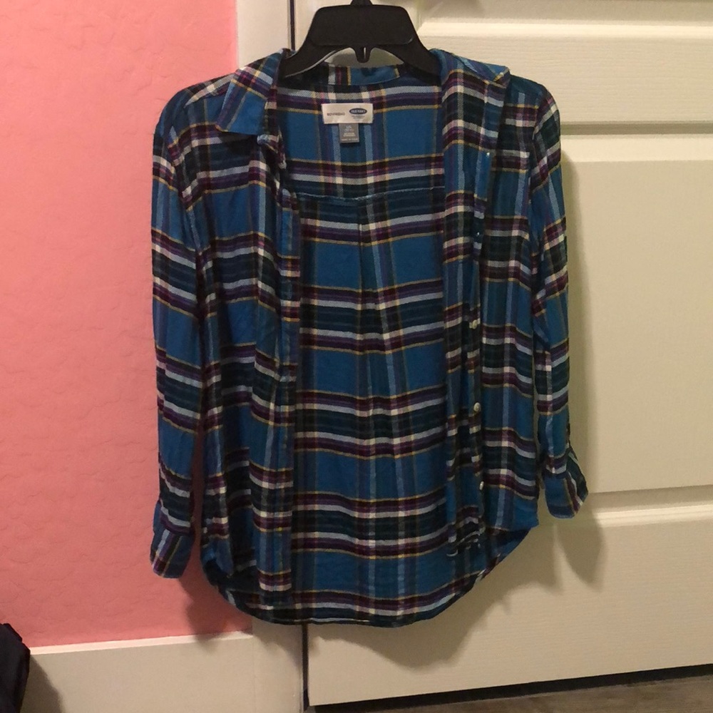 A blue 3/4 sleeve flannel